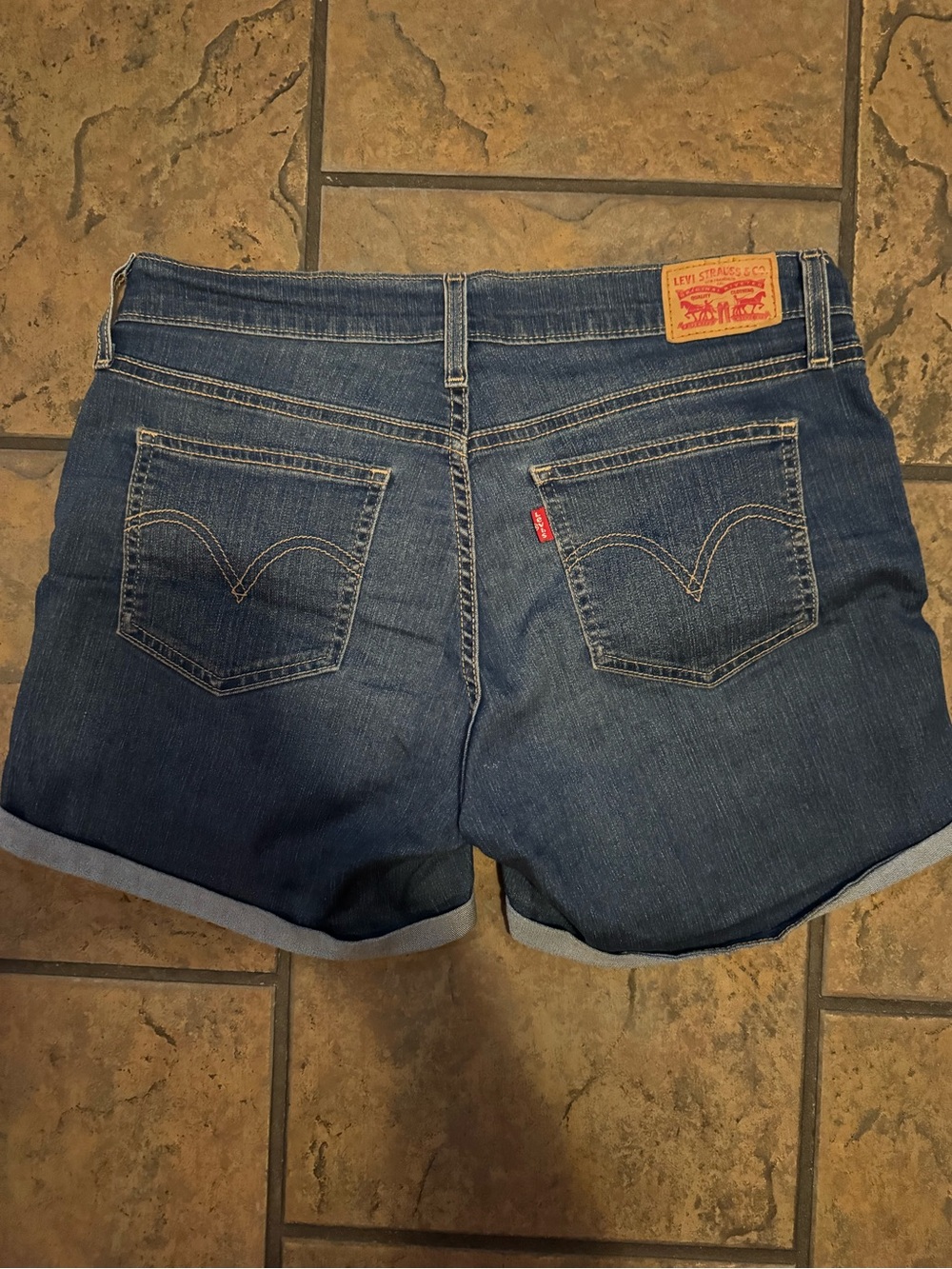 Levi’s Dark Wash Embroidered Denim Shorts – Size 29, Stretch, EUC - Picture 4 of 4